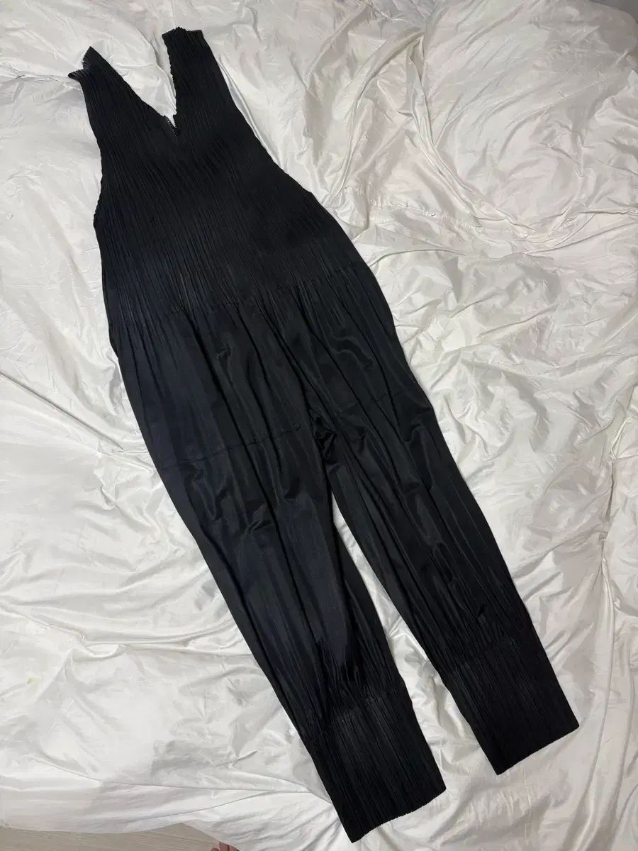 プリーツプリーズ　フラッフィー　ベーシック　ブラック FLUFFY BASICS – isseymiyake.com