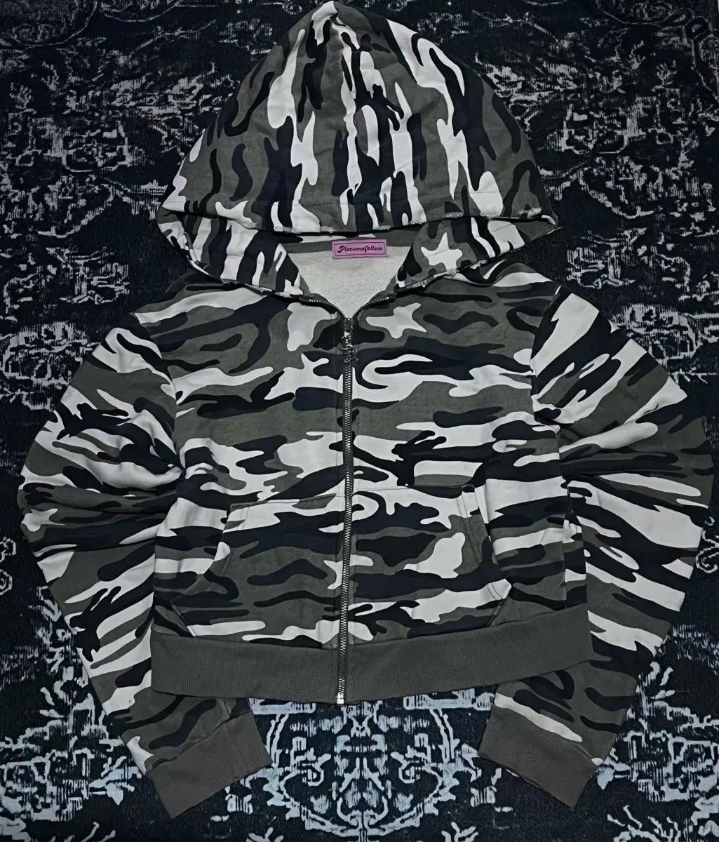 プリーズノーフォロー カモフラパータン フードジップアップ