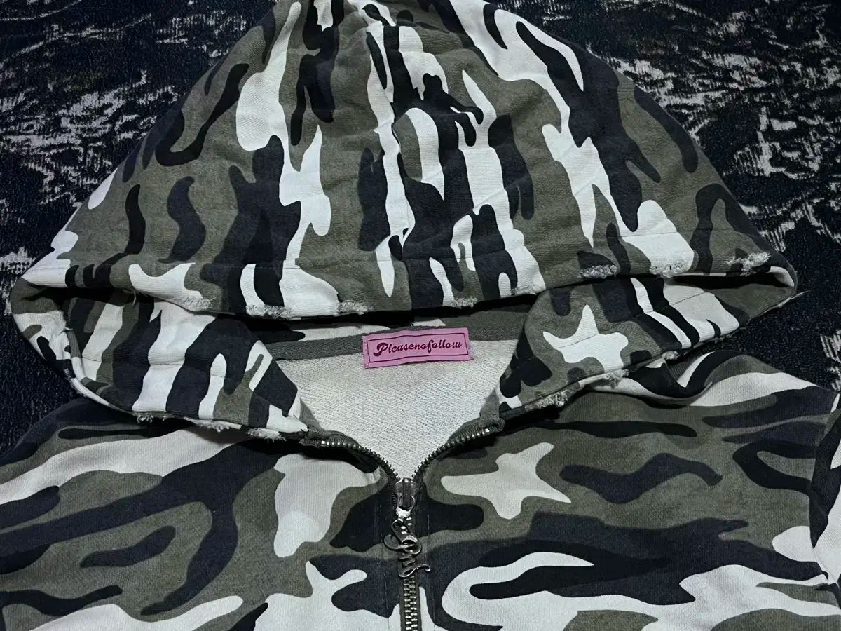 プリーズノーフォロー カモフラパータン フードジップアップ