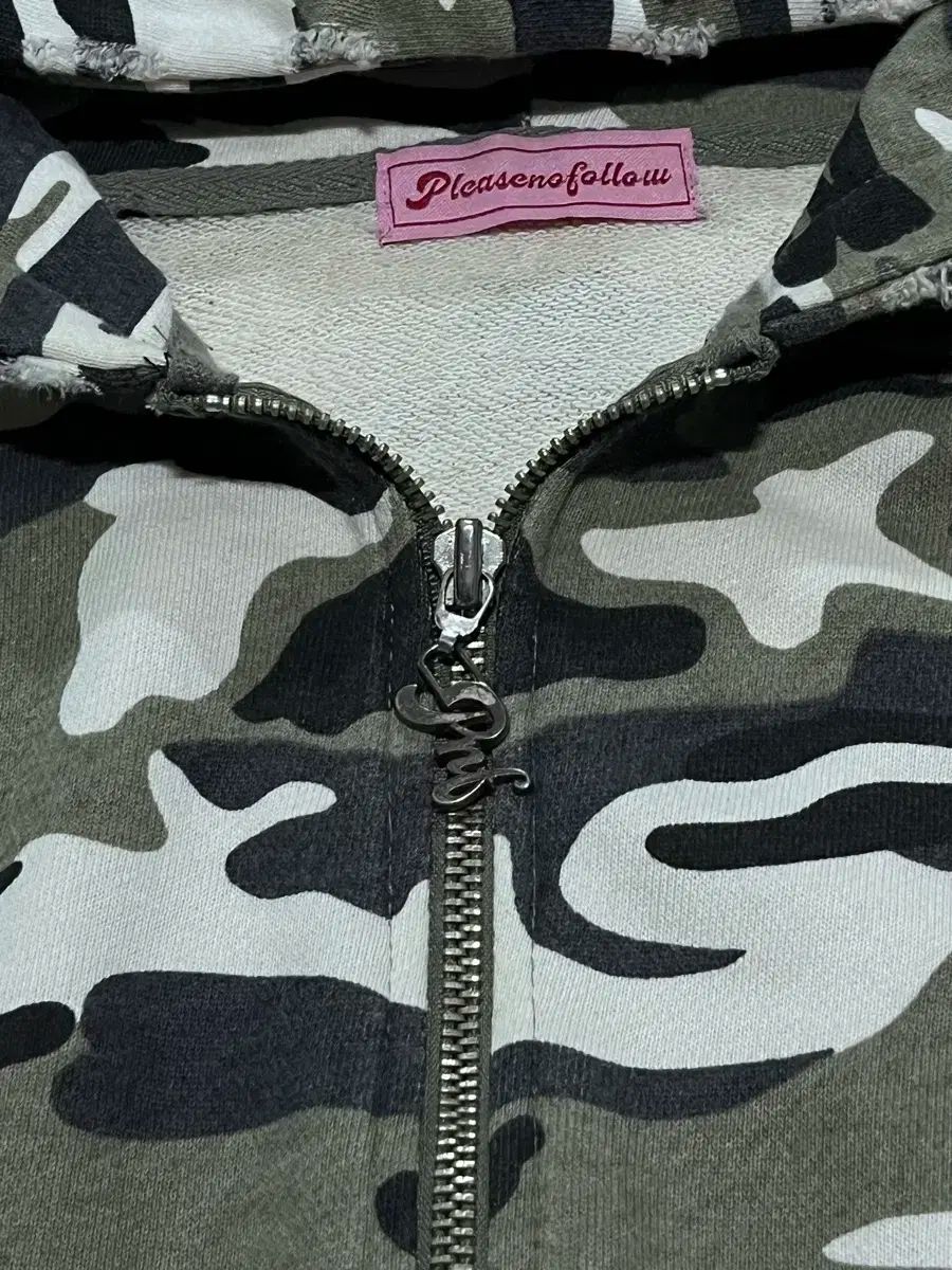 カモフラパータン フードジップアップ