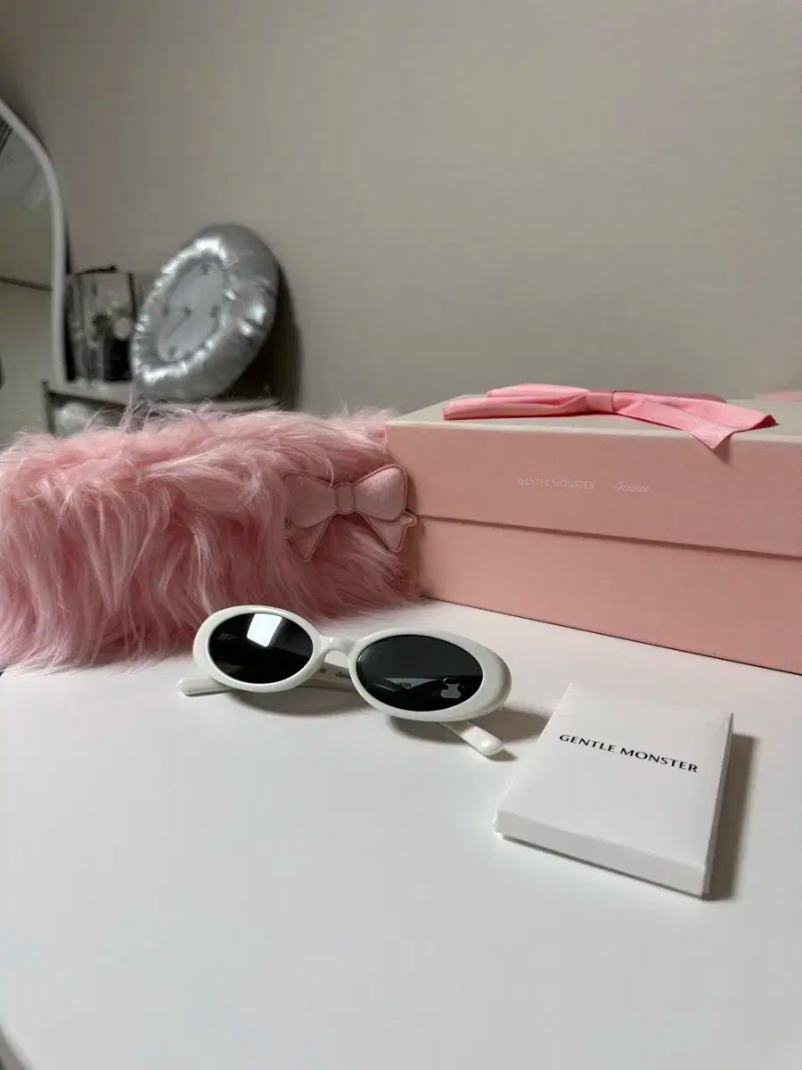 GENTLE MONSTER ジェントルモンスター ジェニ LOVE YOURSELF 承 Her ホワイトグレー