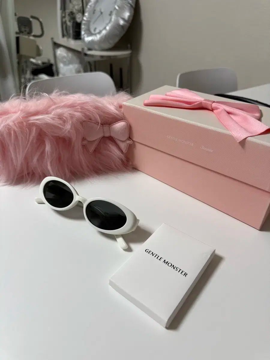 GENTLE MONSTER ジェントルモンスター ジェニ LOVE YOURSELF 承 Her ホワイトグレー