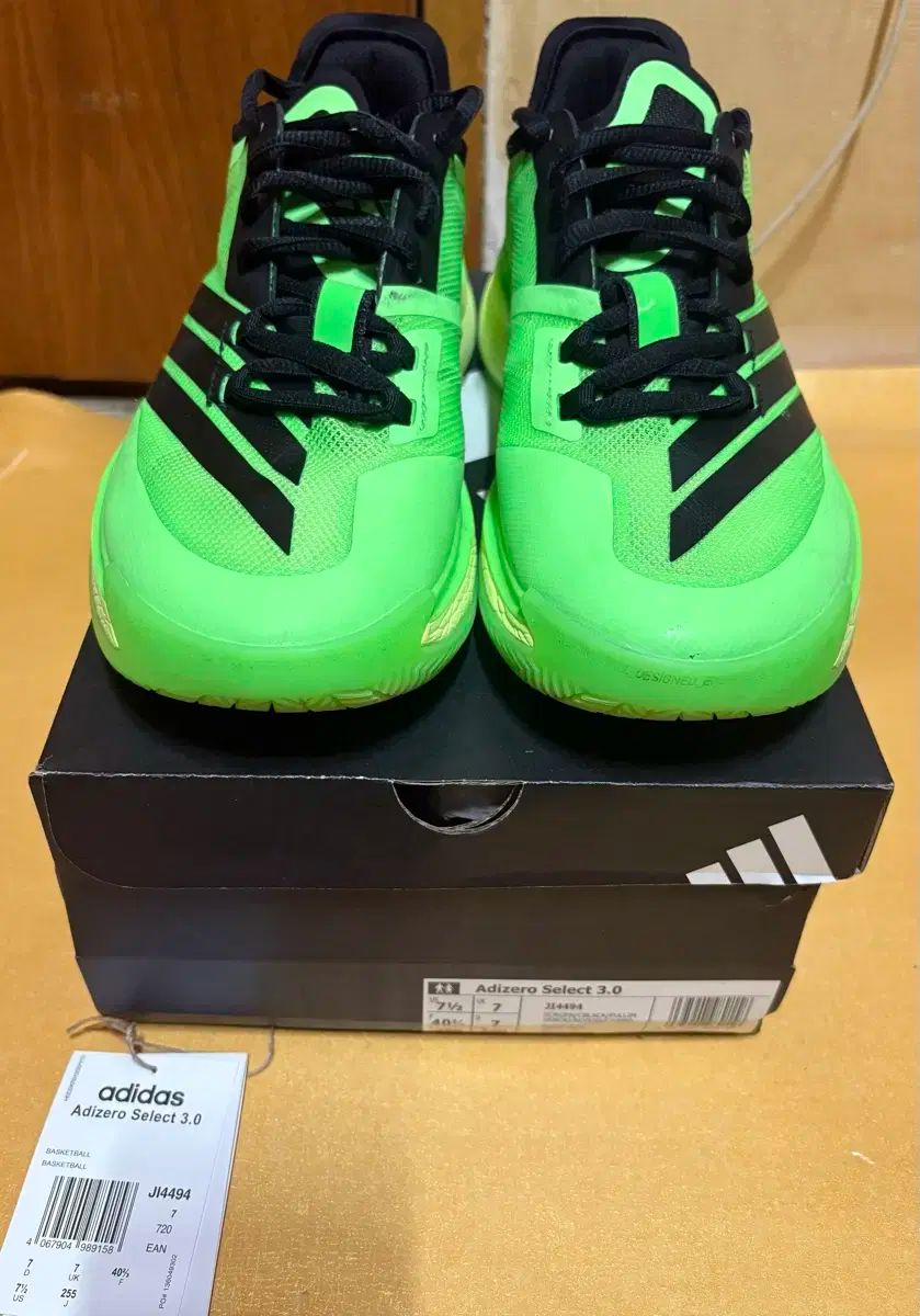 255サイズ アディダス バスケシューズ アディゼロセレクト3