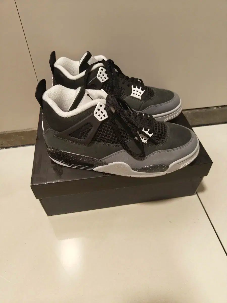 ナイキ ジョーダン4 フィア 2025 270