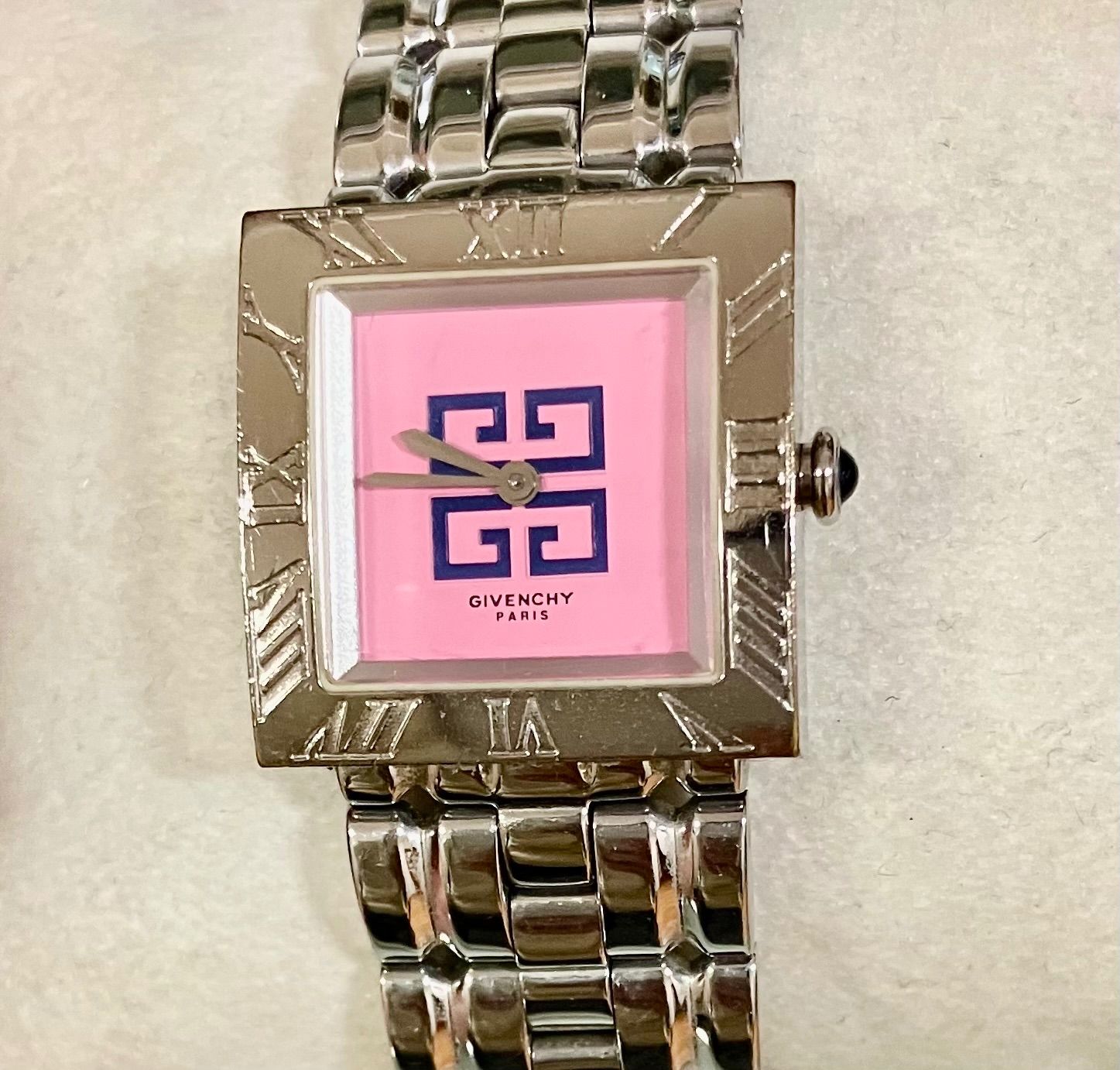 稼働品 GIVENCHY ジバンシィ REG 1558962 スクエア クオーツ ピンク文字盤 レディース腕時計