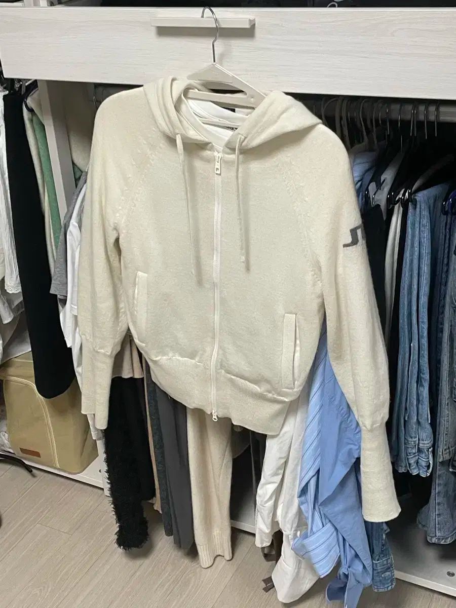 J.リンドバーグ カシミア 防風 フード ジップアップ アイボリー