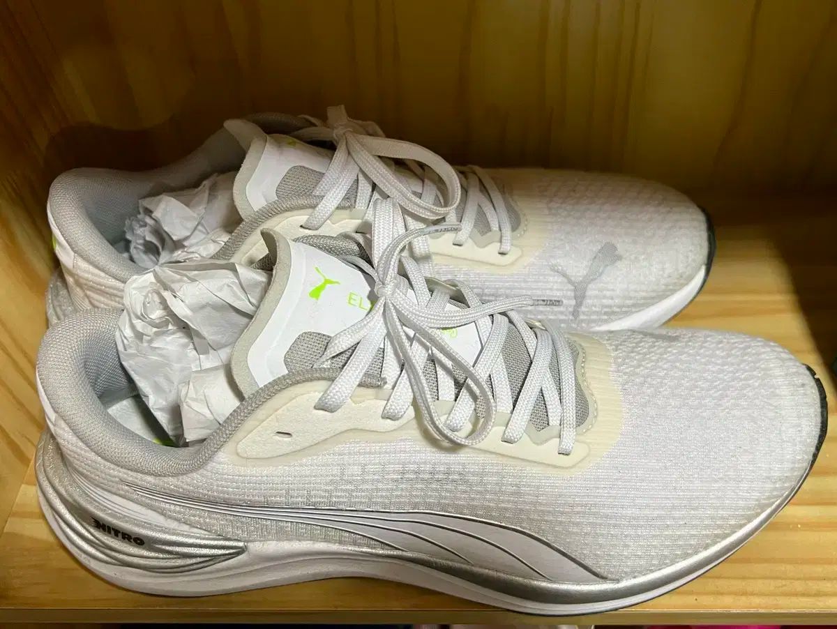 プーマ ランニングシューズ エレクトリファイ ニトロ3 275