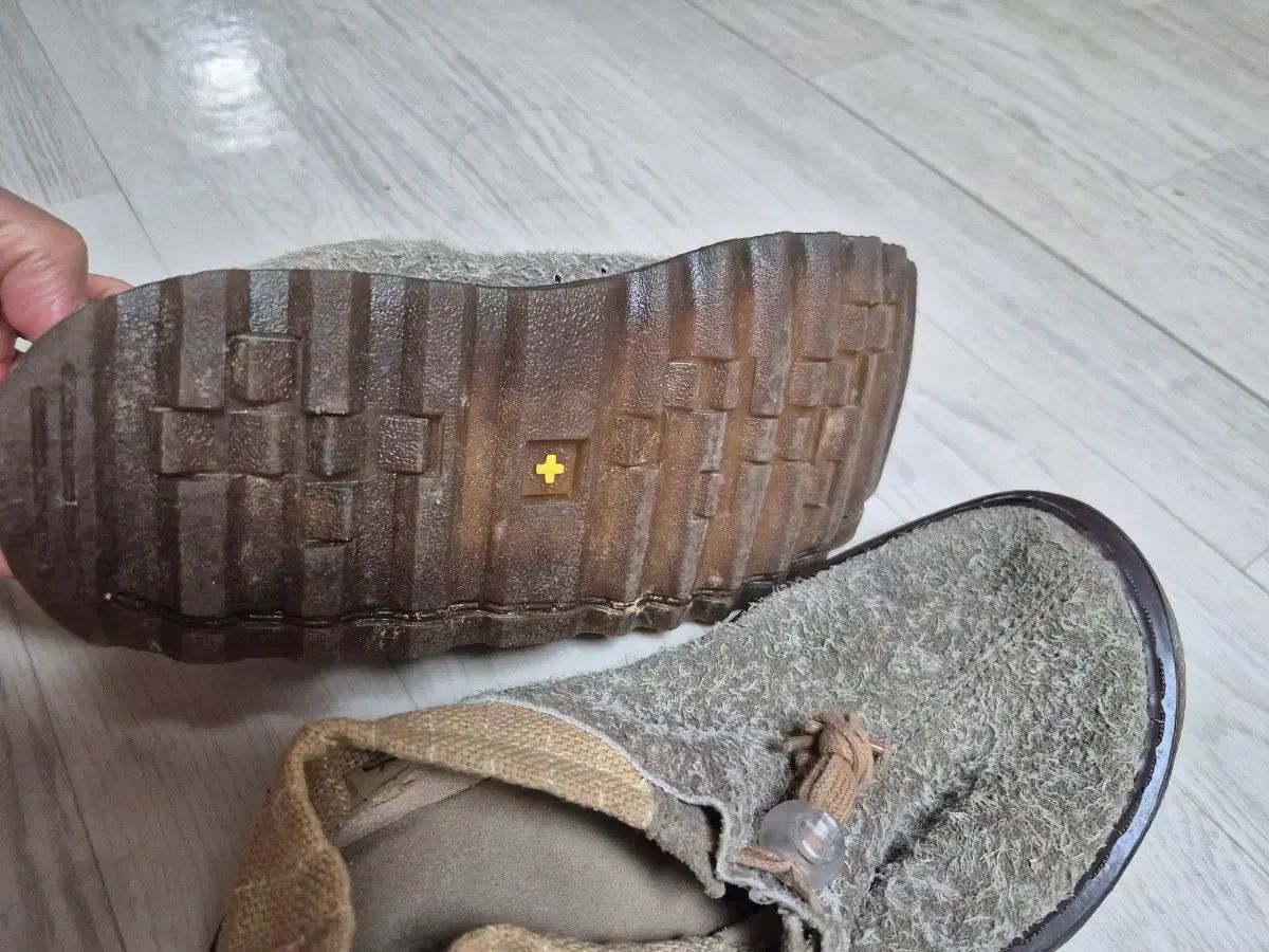 スウェード リカ