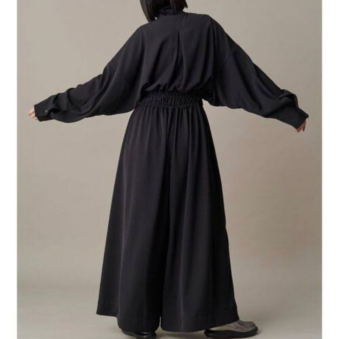 美品 現行 完売 UN3D. アンスリード WAVE SHIRRING JUMP SUIT - メルカリ