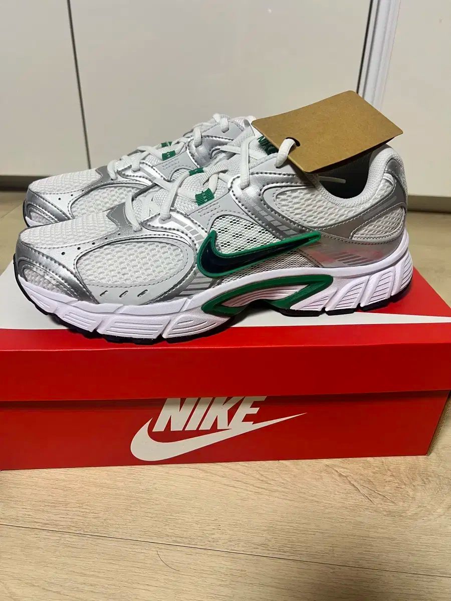 ナイキ スニーカー 白 シルバー V5 RNR 270