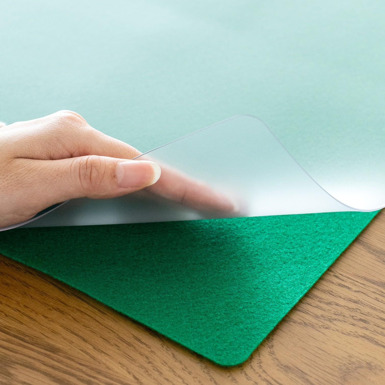 プラス デスクマット マウス対応 下敷付 エコノミータイプ サイズ 多数 マット めくれにくい インクが移りにくい 1.9㎜厚 薄手 1045×715㎜ 透明 グリーン DM-005EW 41-053