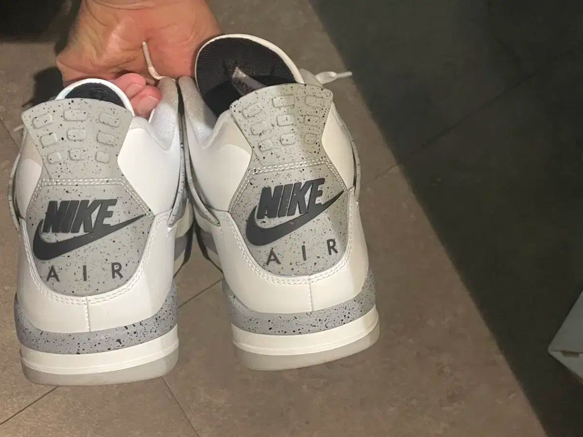  ナイキ エア ジョーダン4 白 セメント FV 5029-100 300 シューズ(男性用) バスケットボール