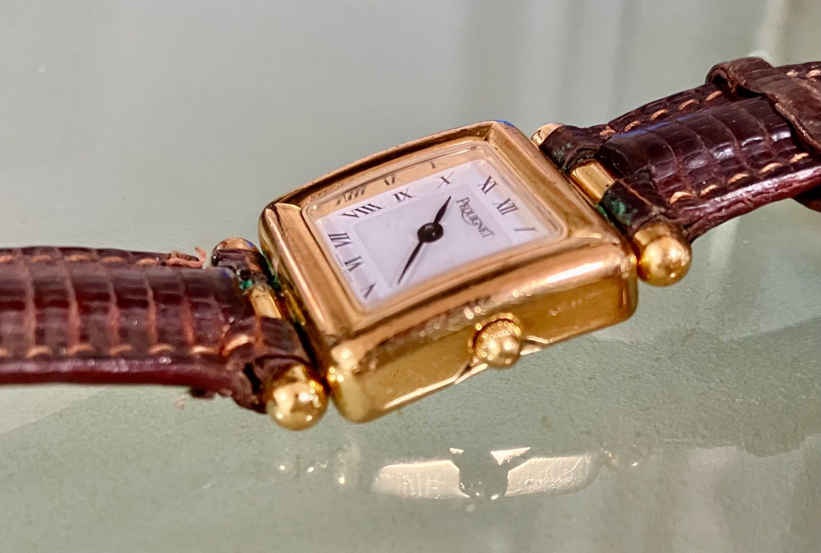 ☆稼働品☆Pequignet ペキネ☆QZ☆ホワイト文字盤☆ レディース腕時計