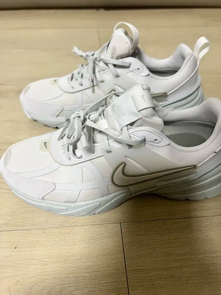 ナイキ V2K ゴアテックス 白 255