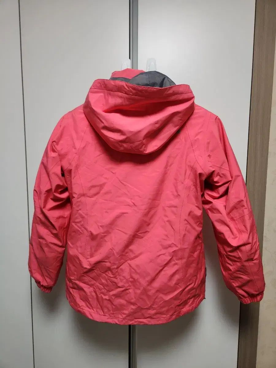 THE NORTH FACE ザノースフェイス ピンク色 ウィンドブレーカー ライナー 軽量ダウンです