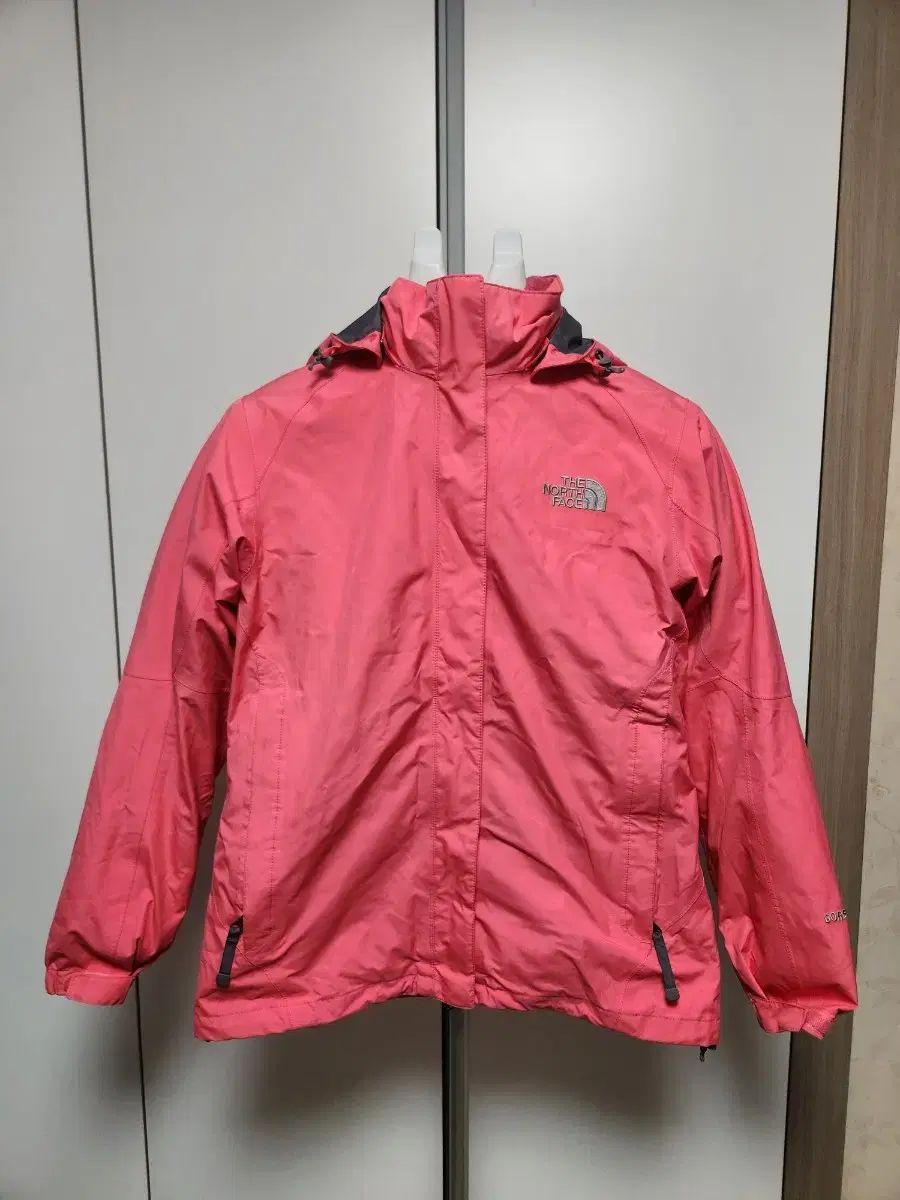THE NORTH FACE ザノースフェイス ピンク色 ウィンドブレーカー ライナー 軽量ダウンです