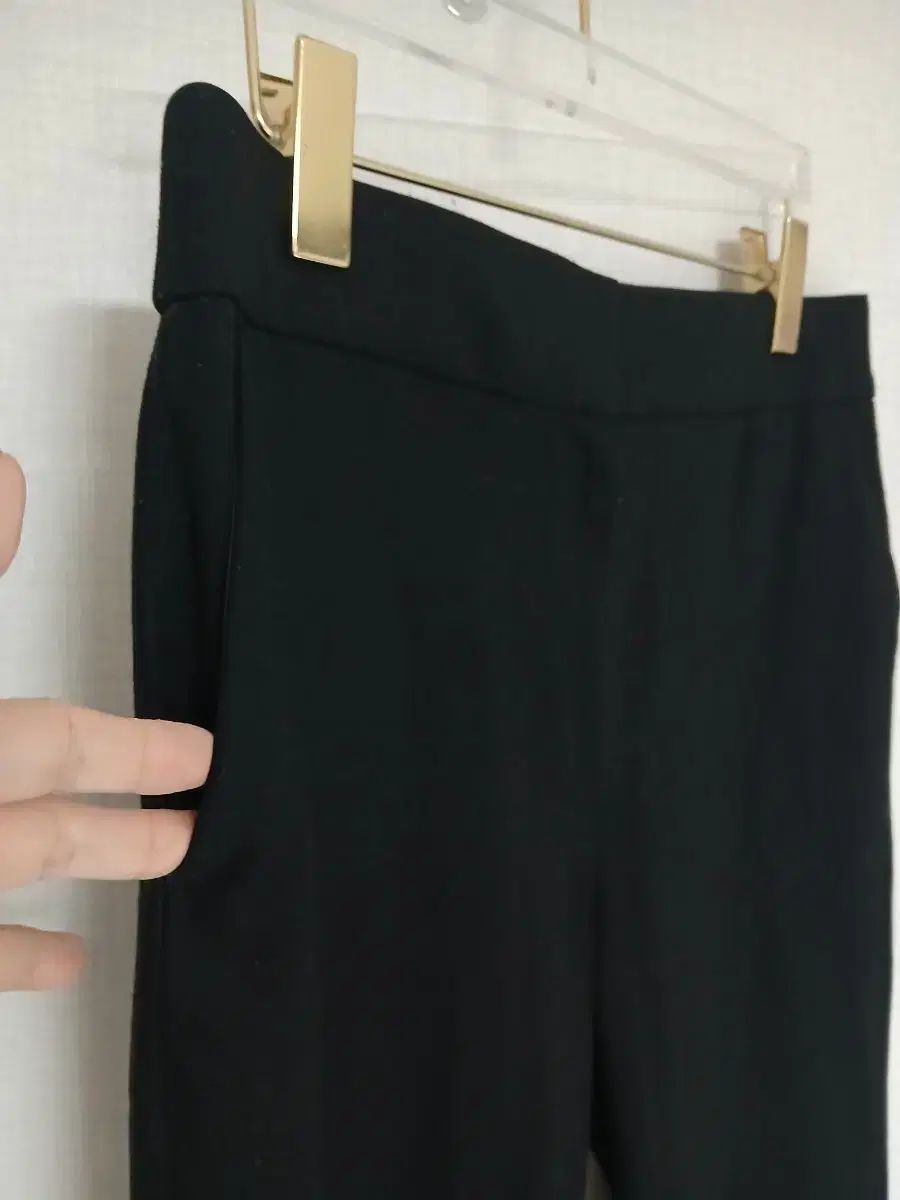 ラッキーシュエトゥ ブラック フリルパンツ