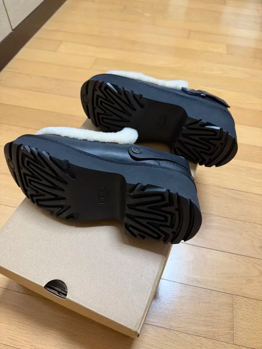 アグ UGG エスミ klogg 1171507 ブラック スリッパ