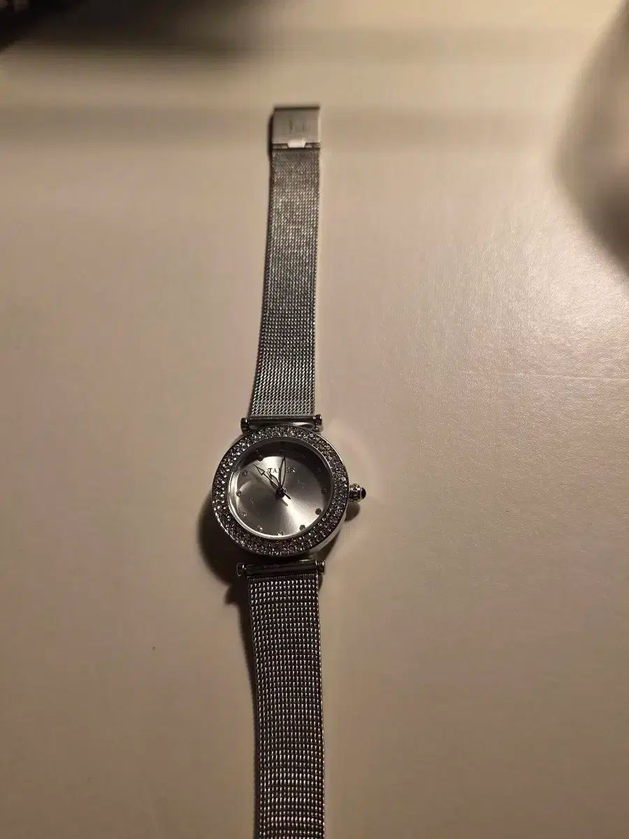 Tommy Hilfiger トミーヒルフィガー レディース メッシュ 時計 シルバー