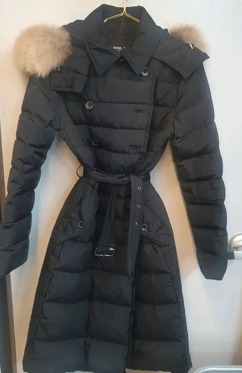 カミングステップ フード ファー ダウンジャケット ロング丈 ブラック です サイズ 82-91-160