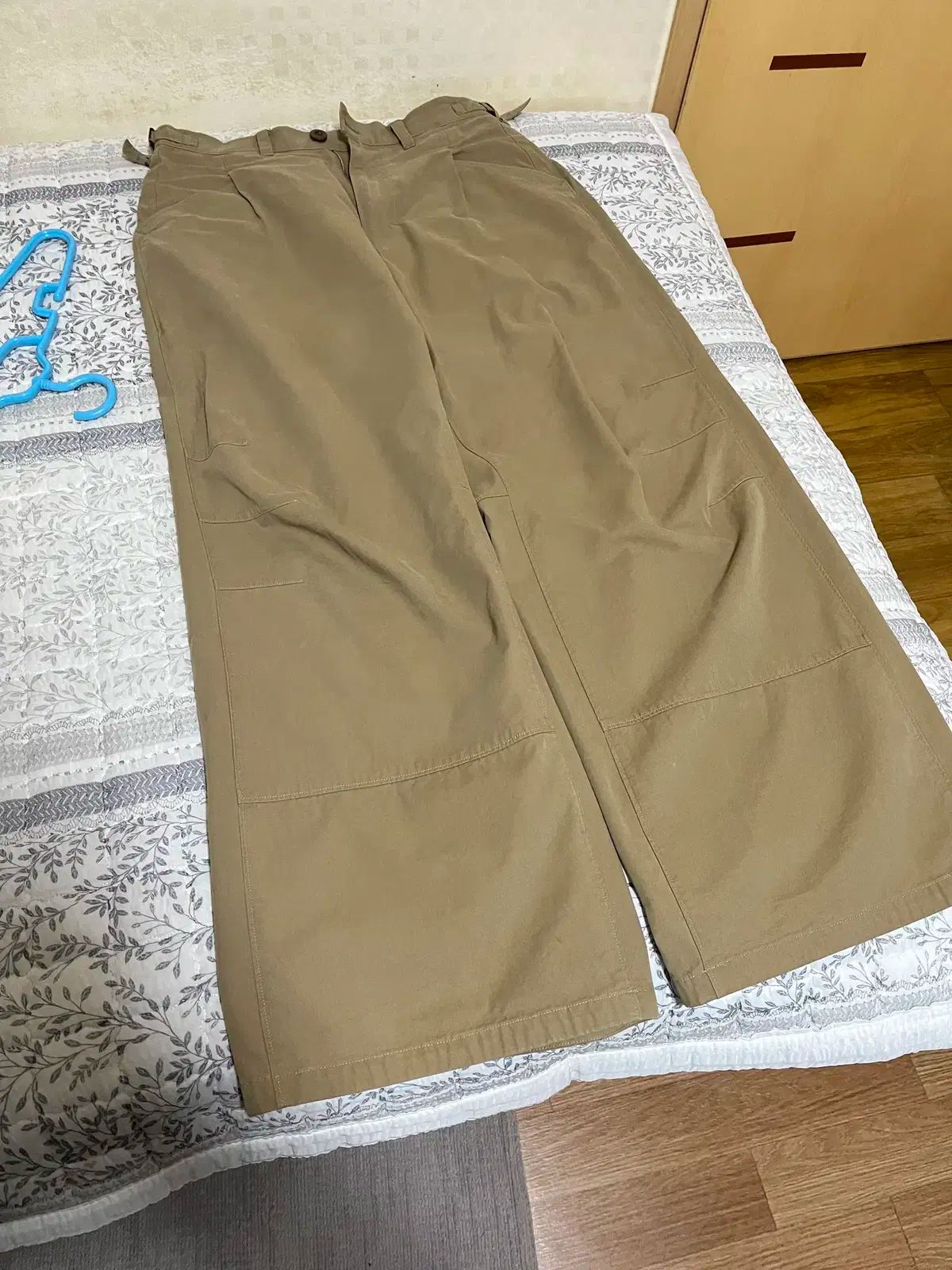 4 ポリテル 3 タック チノ パンツ Beige