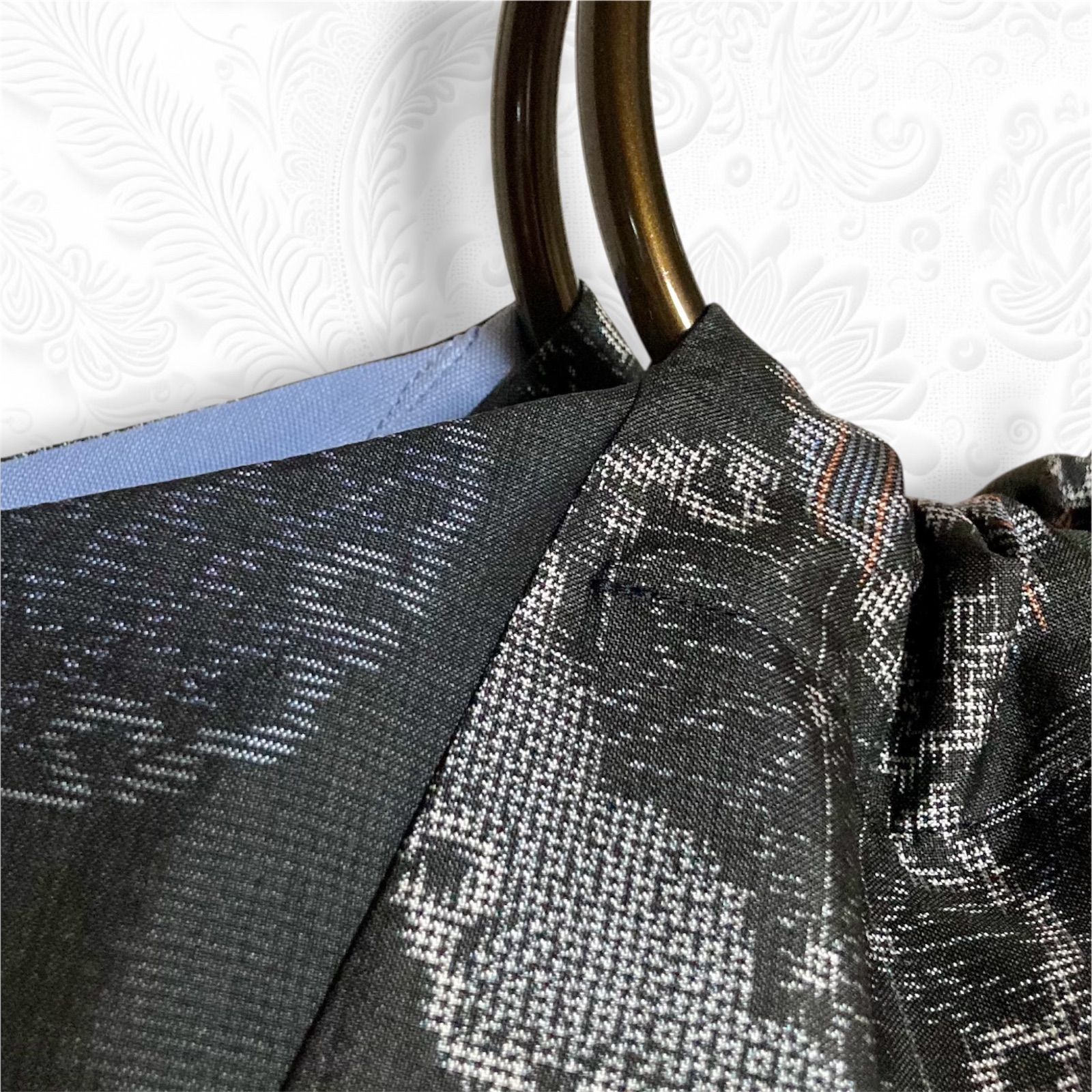 着物リメイク グラニーバッグ 村山大島紬 龍黒 雪輪文様 横長 - メルカリ