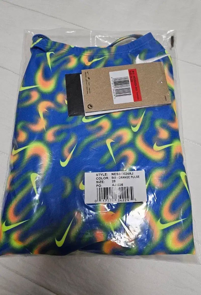 ナイキ カットアウト スウッシュダイブ オレンジパール 28