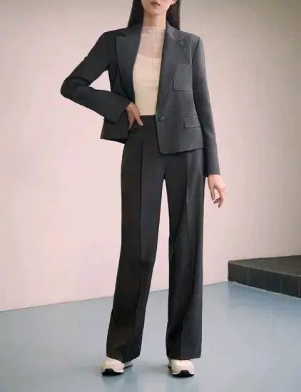 the AtG クロップド ジャケット パンツ セット