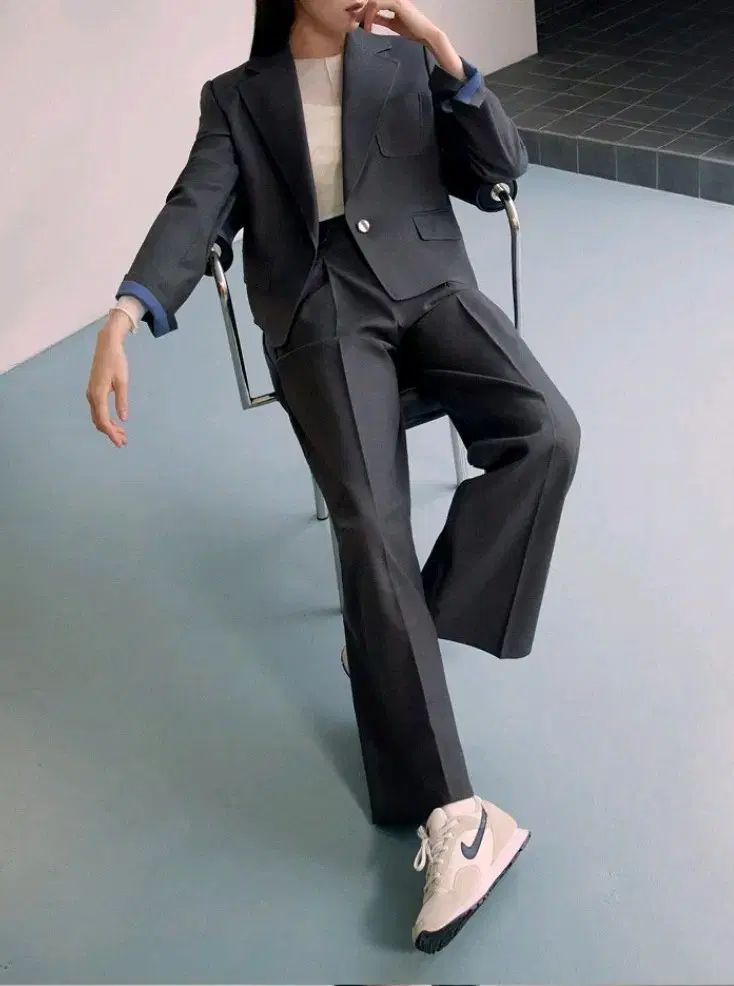 the AtG クロップド ジャケット パンツ セット