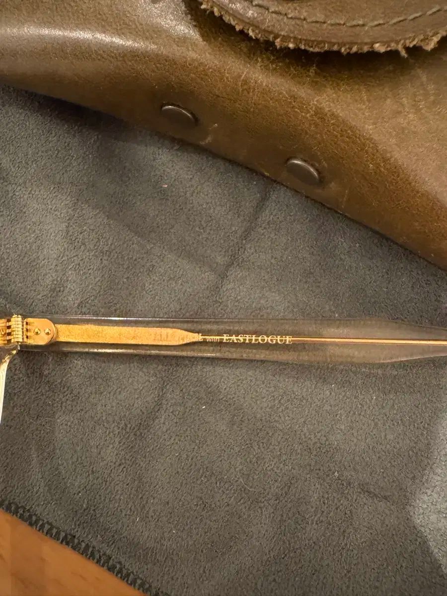 イーストローグ