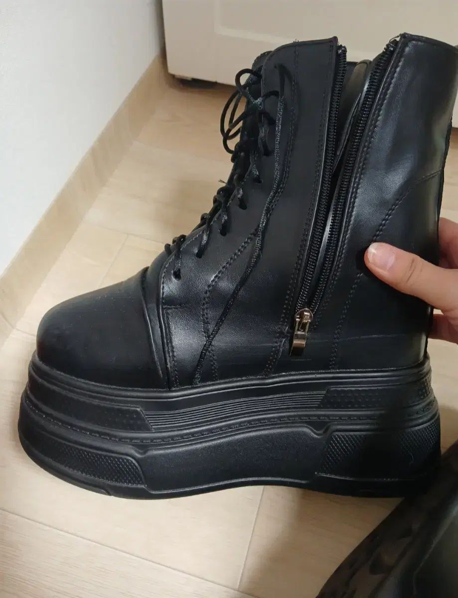 インヒール ウォーカーブーツ