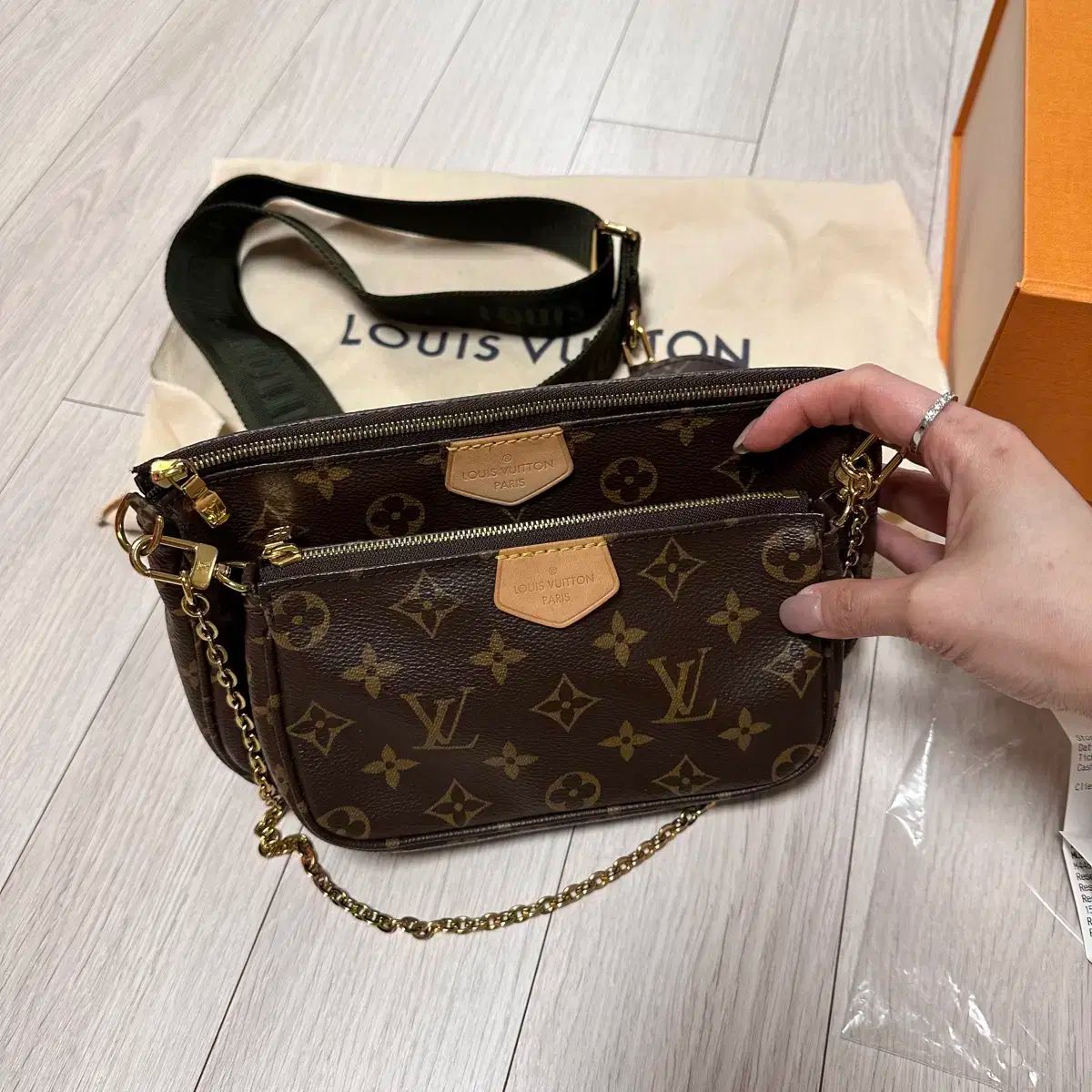 ルイヴィトン マルチ ポシェット アクセソワール M44813