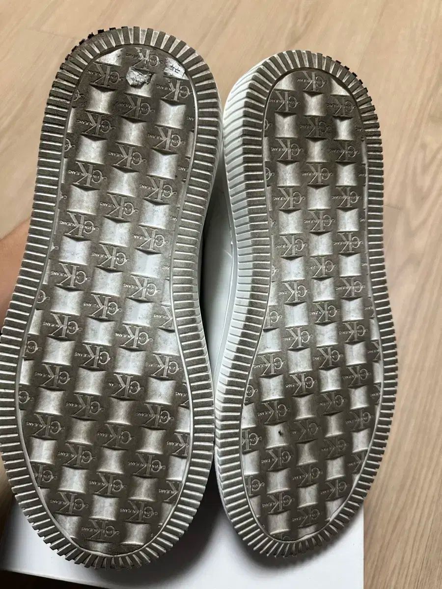 Klein 白スニーカー