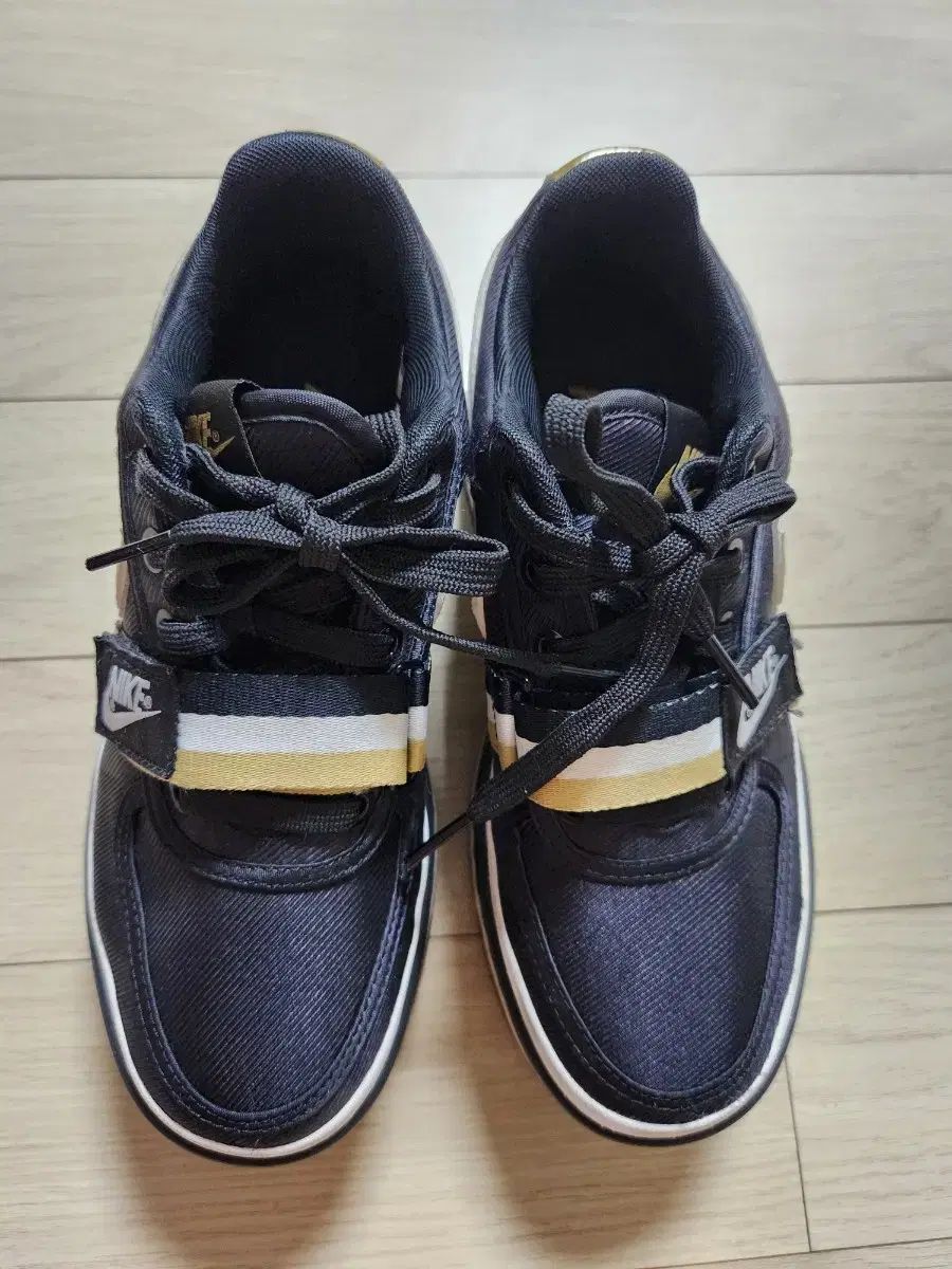 ナイキ ウィメンズ バンダル 2 K 235