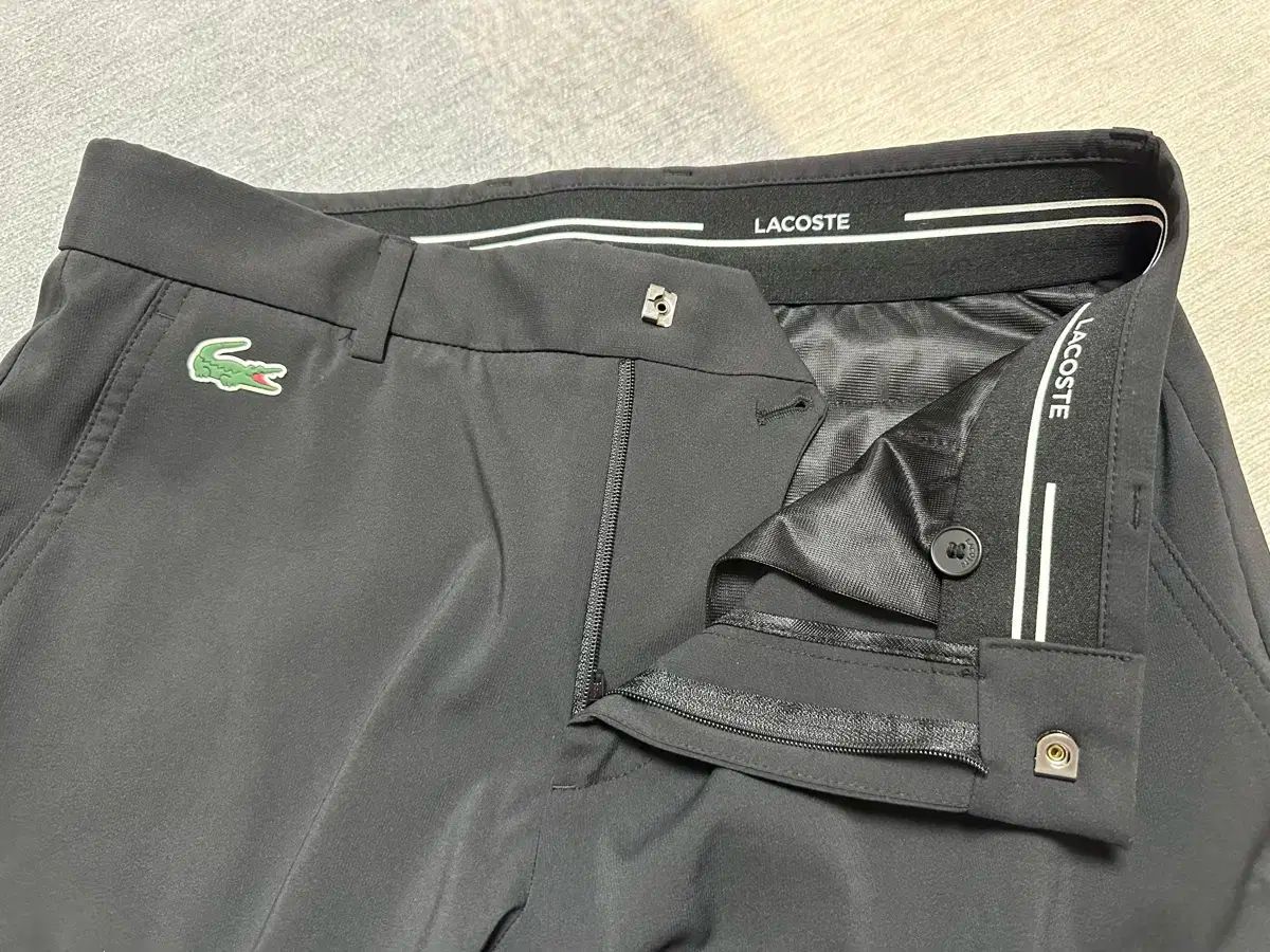 ラコステ メンズ スラックス