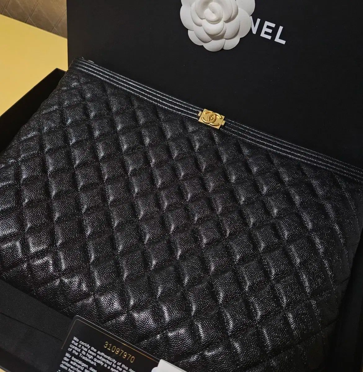 31番台 CHANEL ボーイ キャビア クラッチバッグ ブラック large