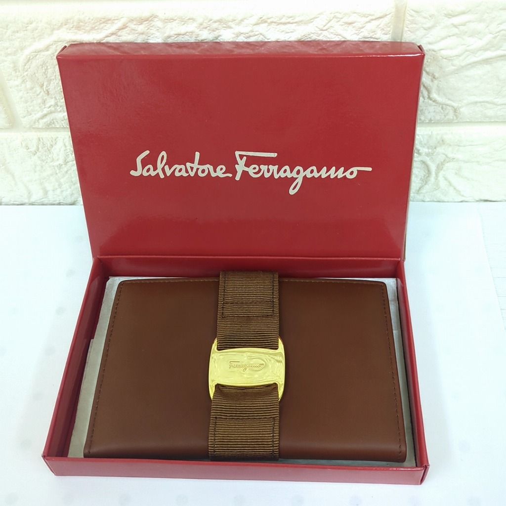 サルヴァトーレフェラガモ ヴァラ レザー リボン パスポートケース 手帳カバー ブラウン イタリア製