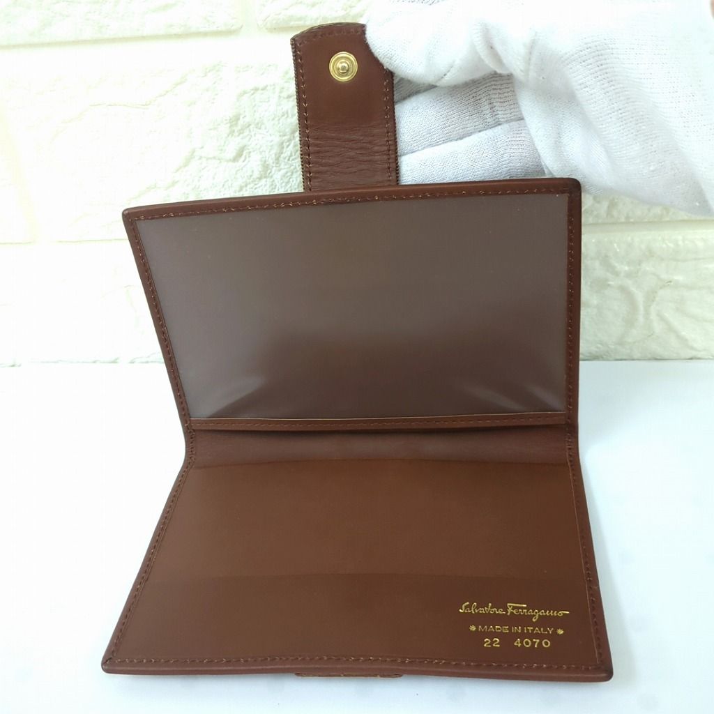 サルヴァトーレフェラガモ ヴァラ レザー リボン パスポートケース