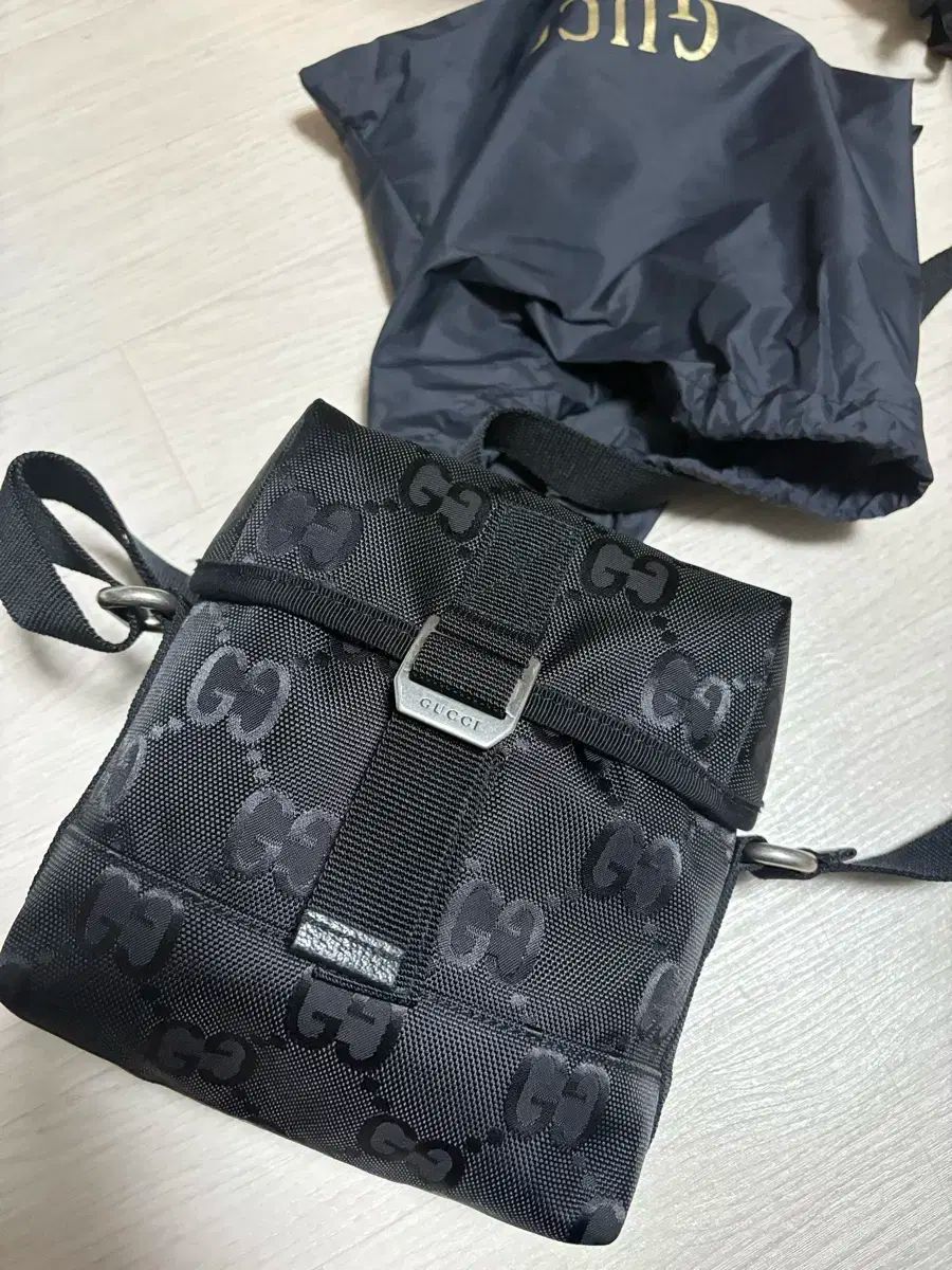 グッチ メッセンジャーバッグ 643858