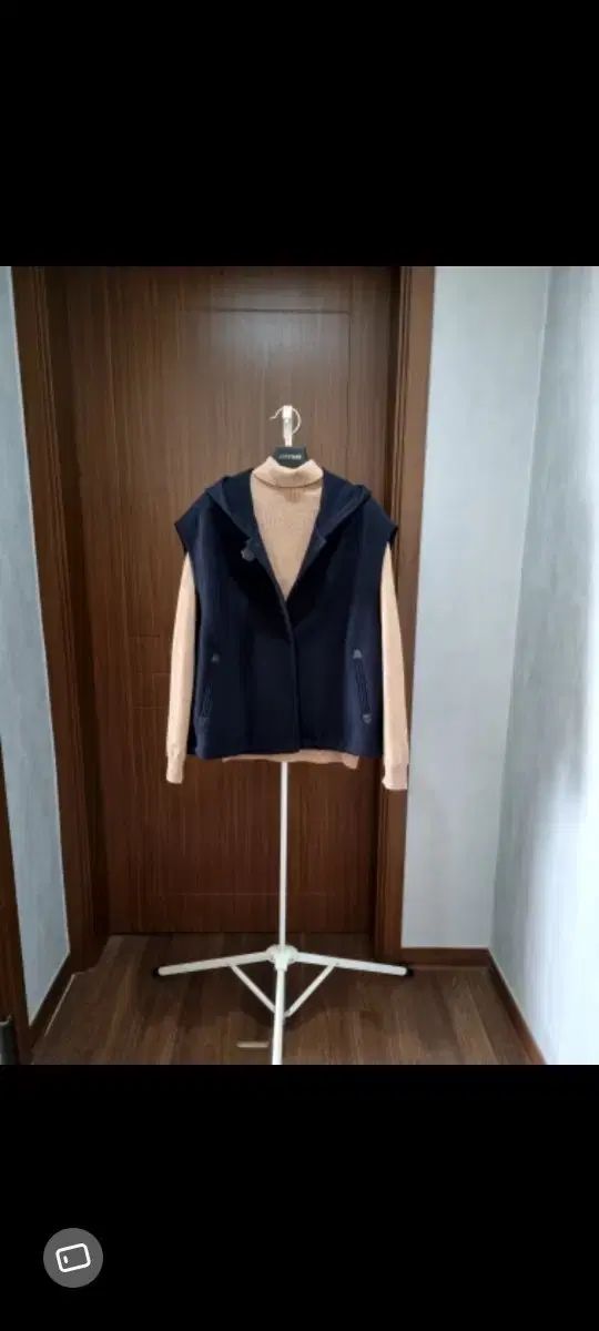 ディルチアーノ ウール フード ベスト ネイビー 77 88