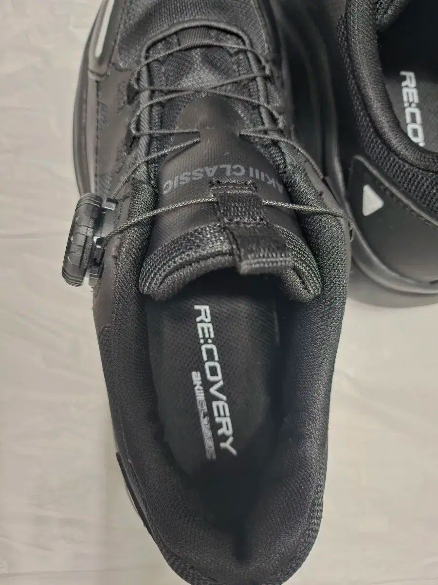  アキクラシック バンパー ブラック フリーロック スニーカー 1番着用 登山靴 トレッキングシューズ アウトドアシューズ