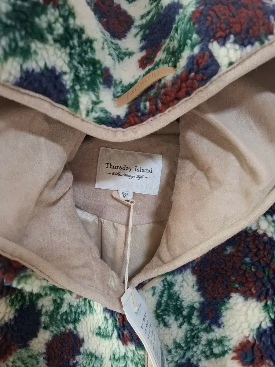 サースデーアイランド フード フラワー ムートン M 買っておき 保管のみの