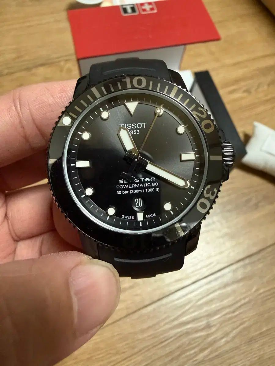 tissot t1204073705100