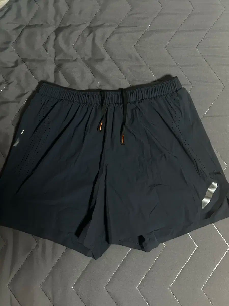 ソーア ランニング ショーツ ネイビー m