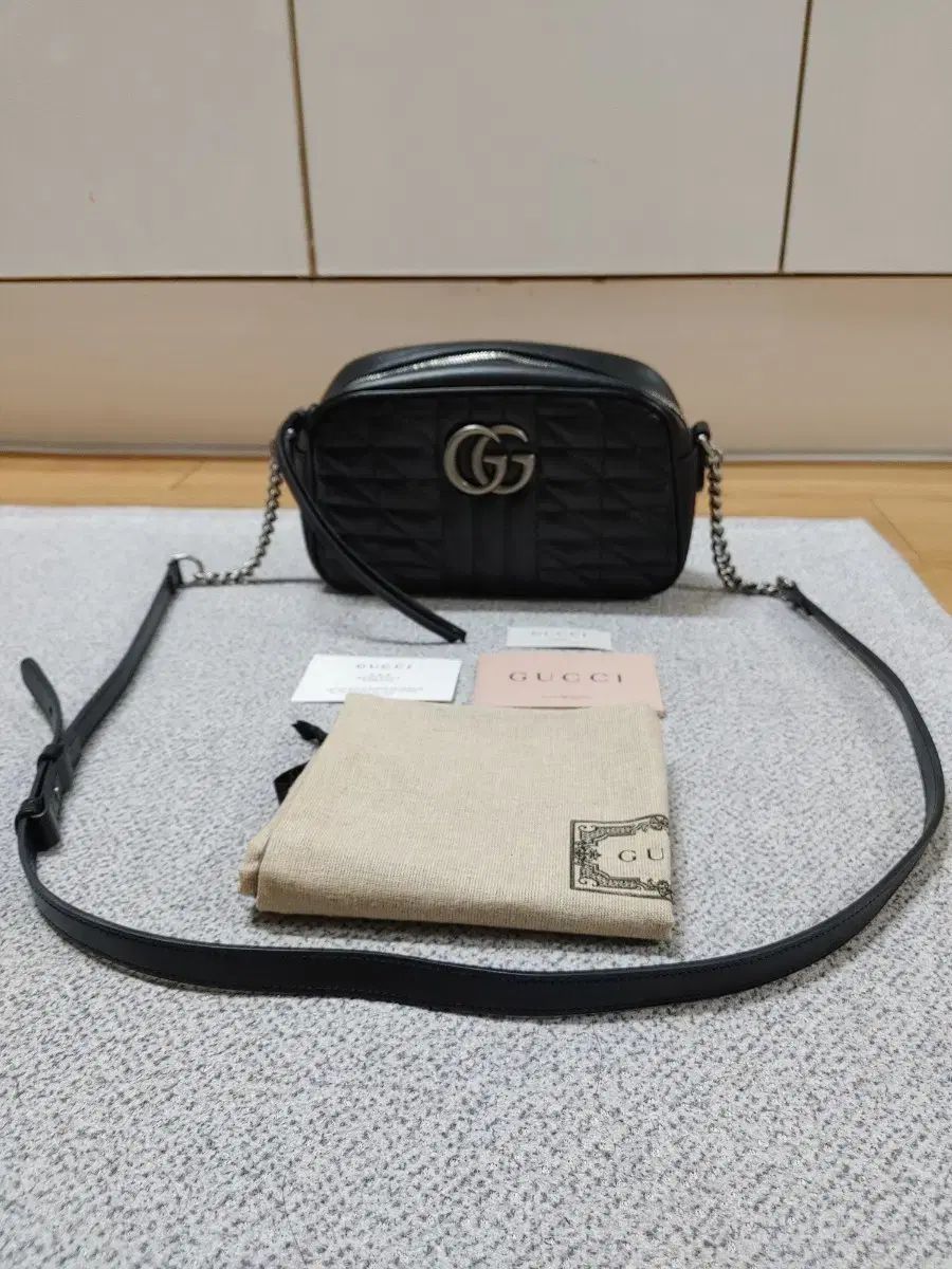 GUCCI グッチ GG マーモント マトラッセ スモール クロスバック カメラバック