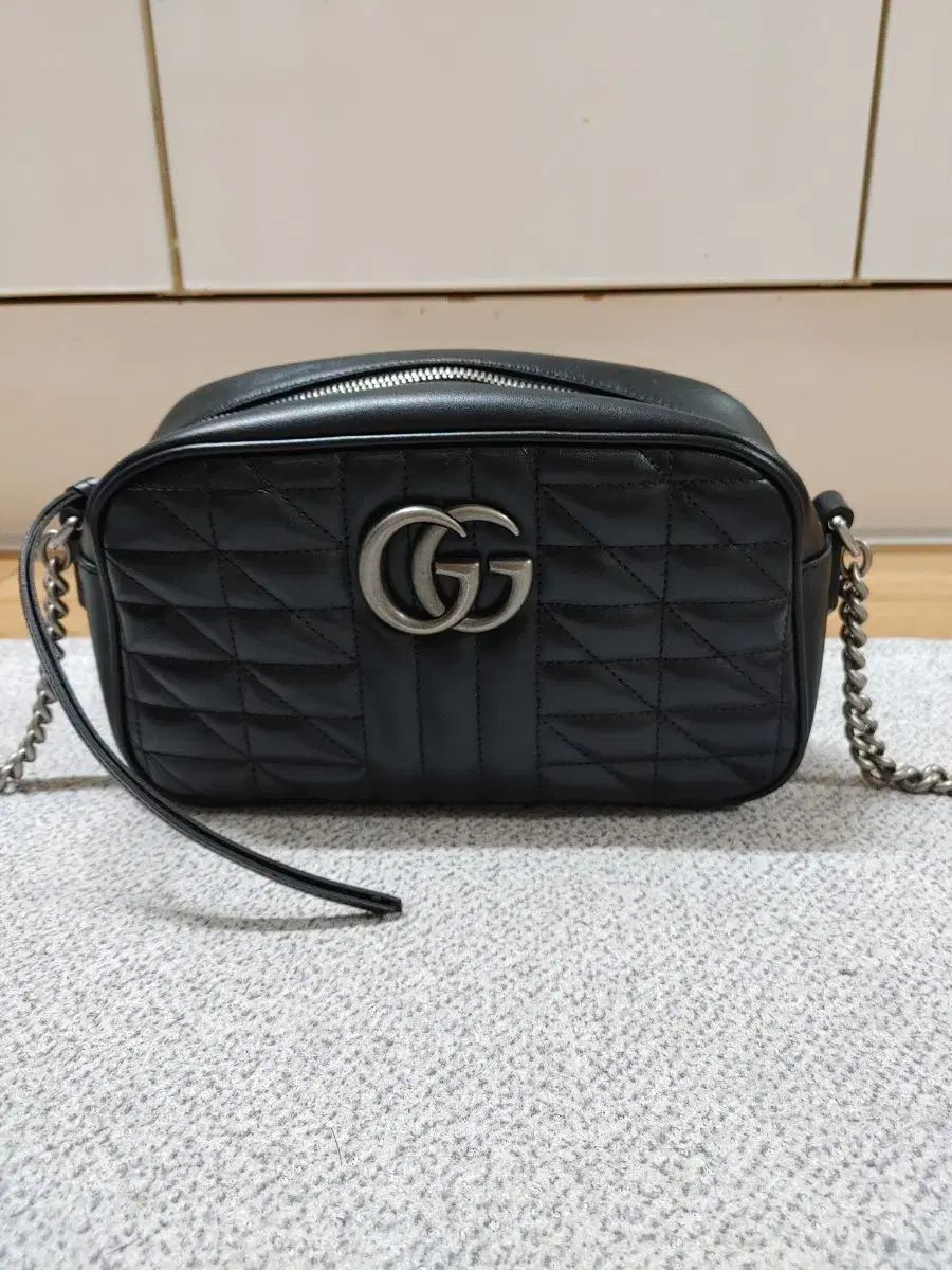 GUCCI グッチ GG マーモント マトラッセ スモール クロスバック カメラバック