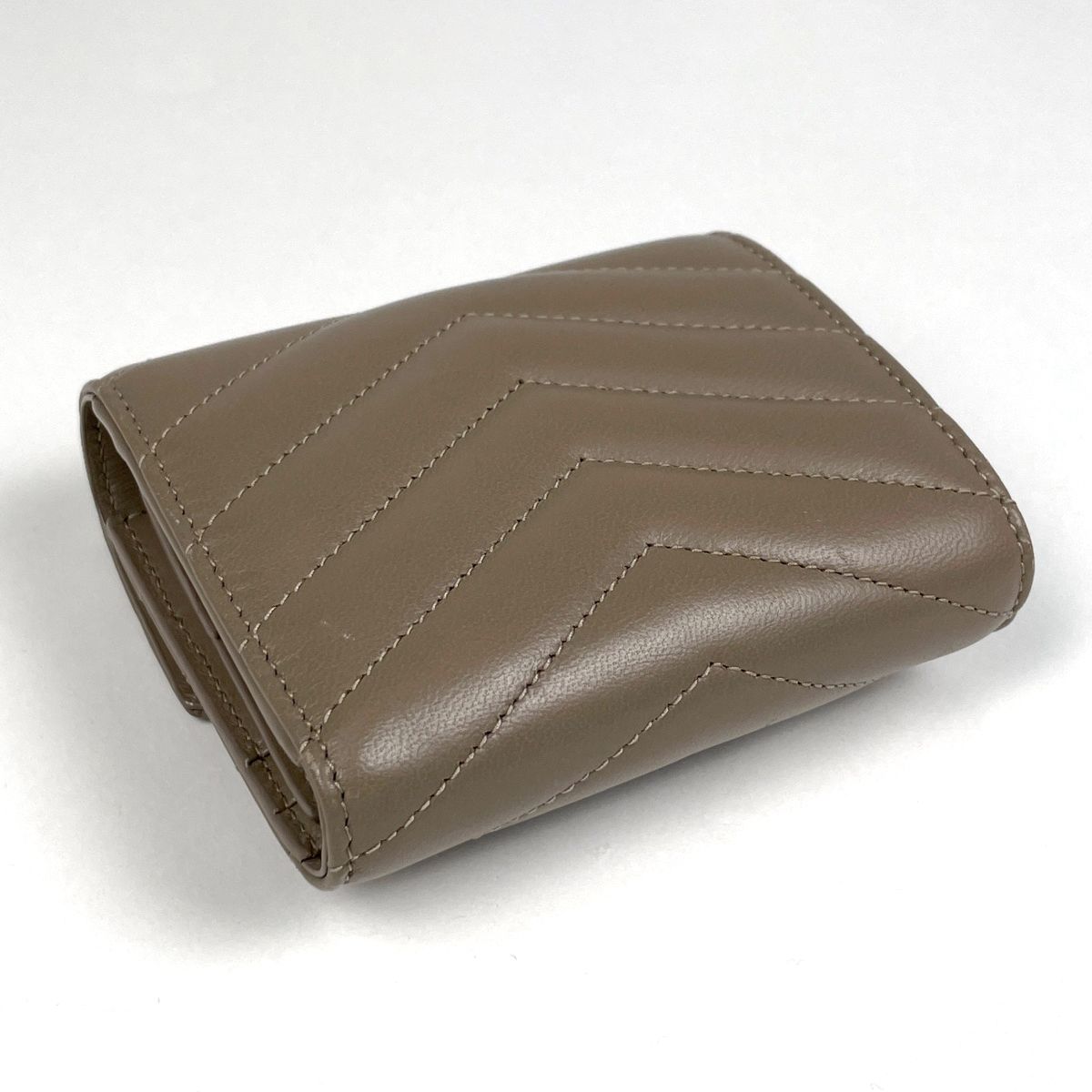 イヴ サンローラン YVES SAINT LAURENT YSL カサンドラ コンパクトウォレット 札入れ 小銭入れ 三つ折り財布 レザー ベージュ 692061 レディース