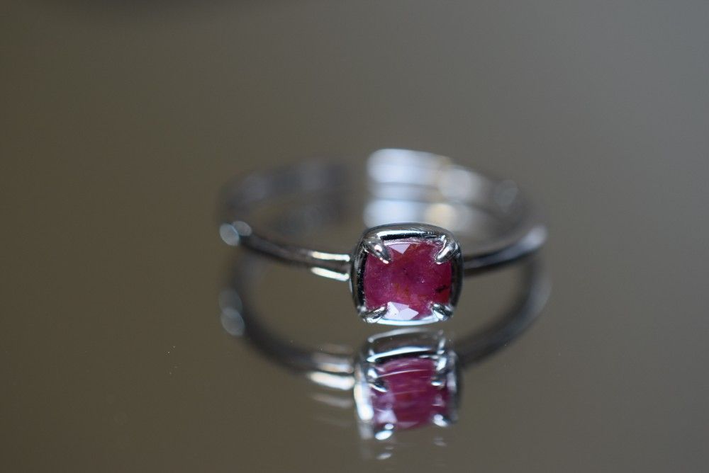 RG10-126 非加熱 アフリカ産 天然ルビー 臙脂色 指輪 フリーサイズ 金属アレルギー対応