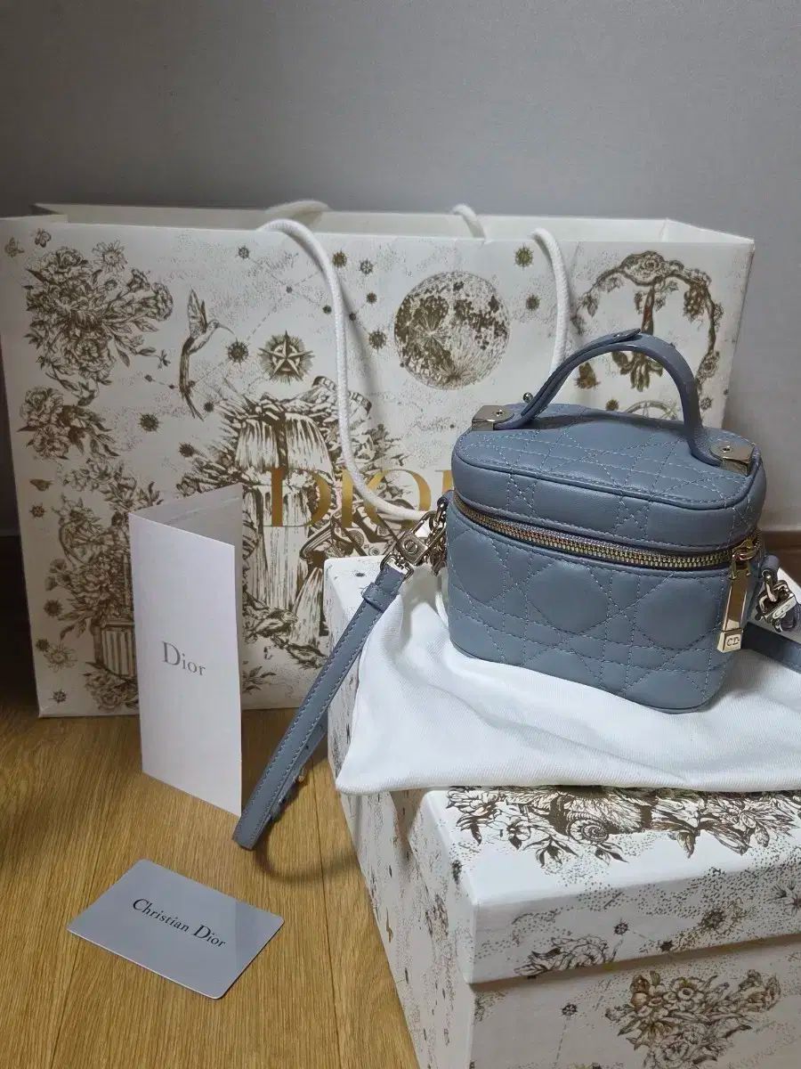 ディオール レディ ディオール ミニバック ブルー フルセット 構成