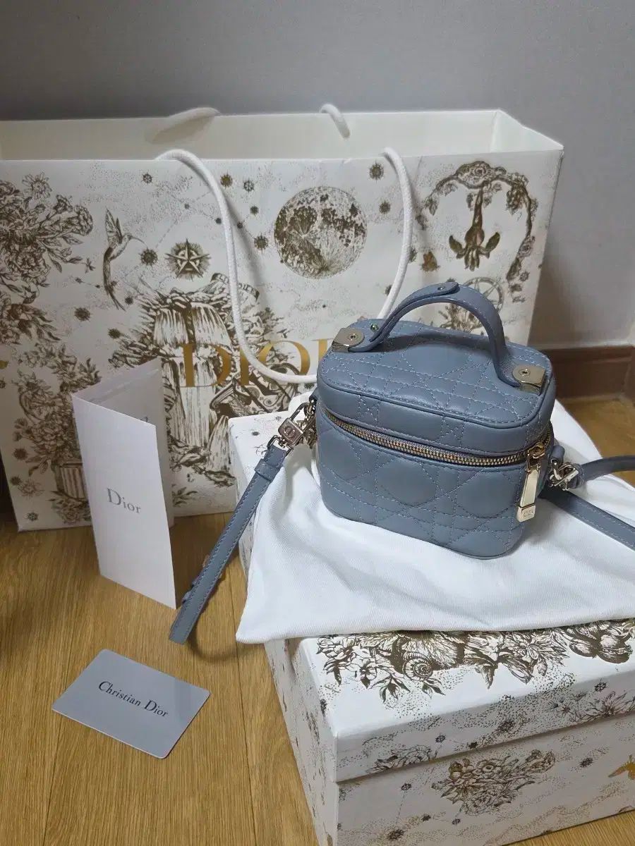 ディオール レディ ディオール ミニバック ブルー フルセット 構成